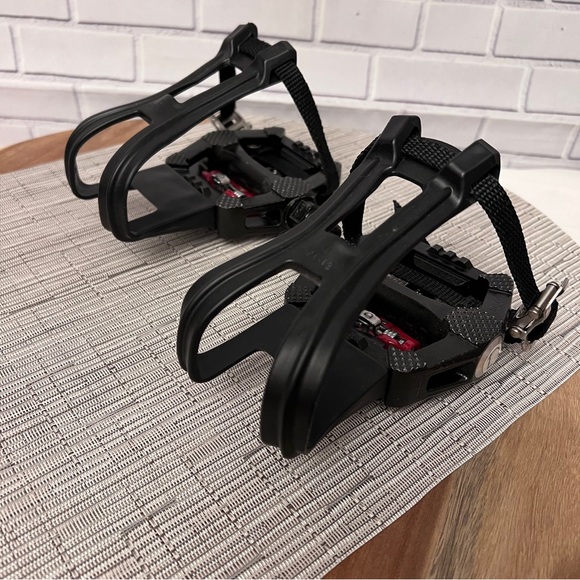 Echelon EX-4S EX-4S+ Connect Bike Right pedal with Foot Cage Cycling Pedals - Picture 4 of 14